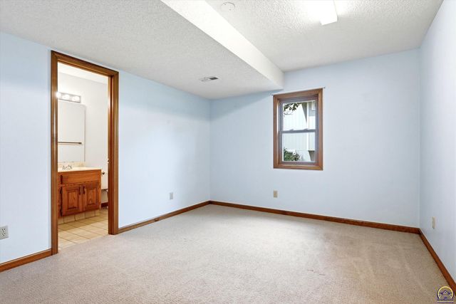 7143 SW 33rd ST, Topeka, KS 66614