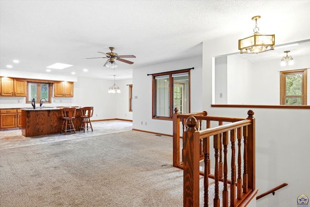 7143 SW 33rd ST, Topeka, KS 66614