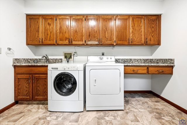 7143 SW 33rd ST, Topeka, KS 66614