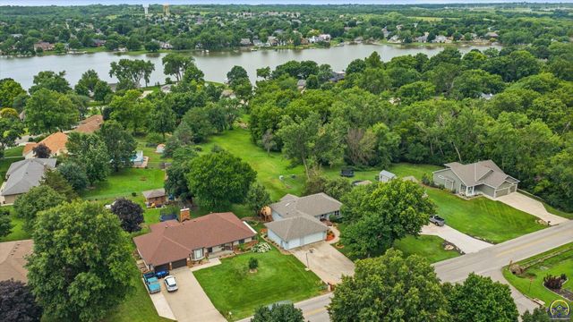 7143 SW 33rd ST, Topeka, KS 66614