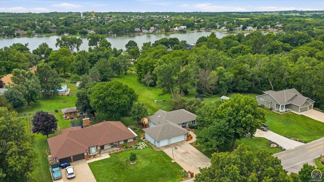 7143 SW 33rd ST, Topeka, KS 66614