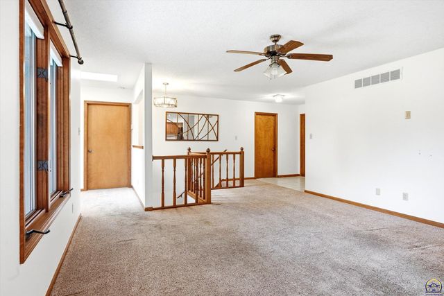 7143 SW 33rd ST, Topeka, KS 66614
