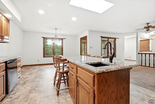 7143 SW 33rd ST, Topeka, KS 66614