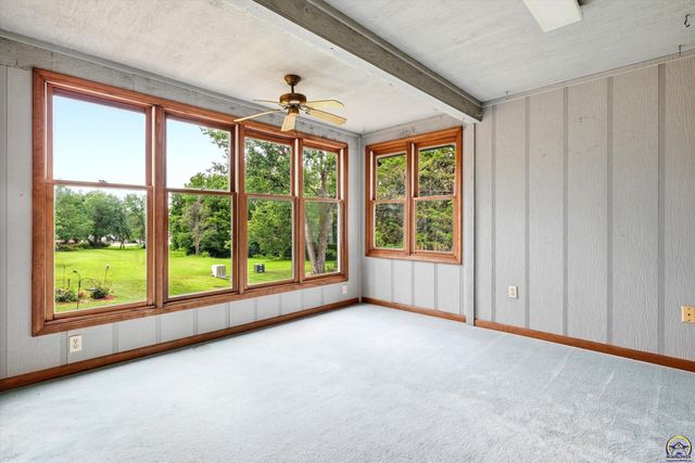 7143 SW 33rd ST, Topeka, KS 66614