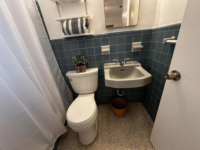 950 E Dayton Circle, Fort Lauderdale, FL 33312