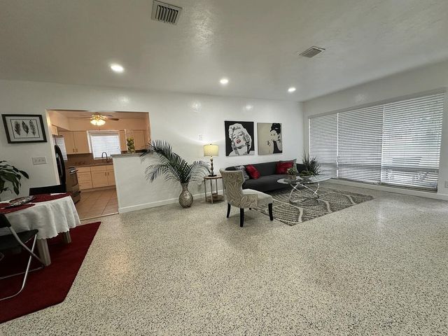 950 E Dayton Circle, Fort Lauderdale, FL 33312