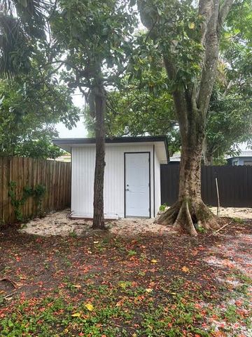 950 E Dayton Circle, Fort Lauderdale, FL 33312