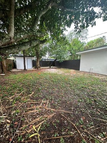 950 E Dayton Circle, Fort Lauderdale, FL 33312