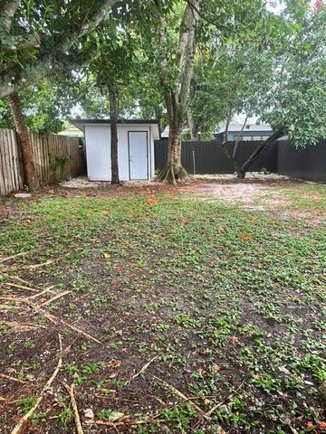 950 E Dayton Circle, Fort Lauderdale, FL 33312