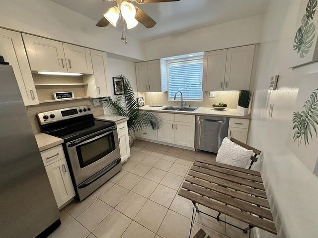 950 E Dayton Circle, Fort Lauderdale, FL 33312