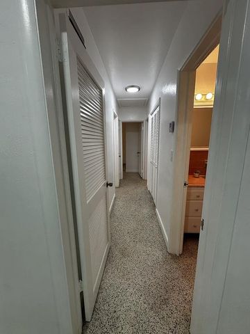 950 E Dayton Circle, Fort Lauderdale, FL 33312