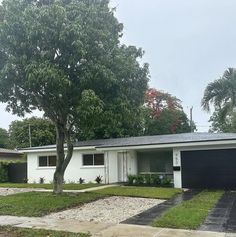 950 E Dayton Circle, Fort Lauderdale, FL 33312