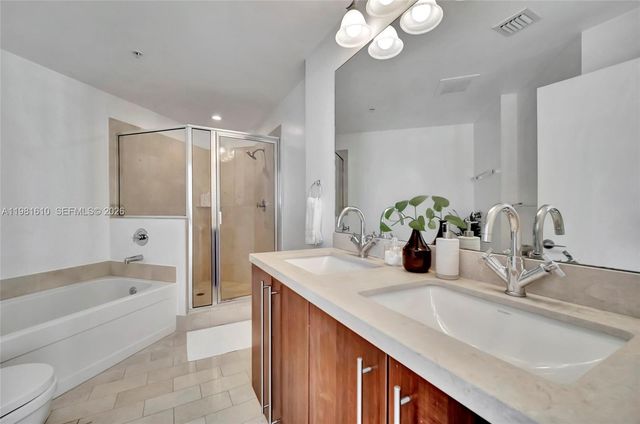 79 SW 12th St 2201-S, Miami, FL 33130