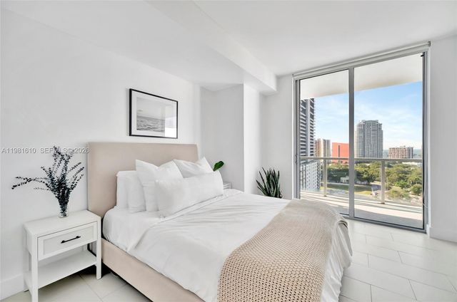 79 SW 12th St 2201-S, Miami, FL 33130