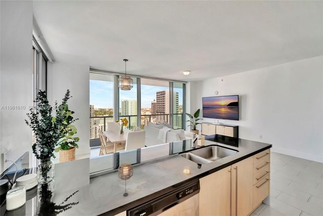 79 SW 12th St 2201-S, Miami, FL 33130