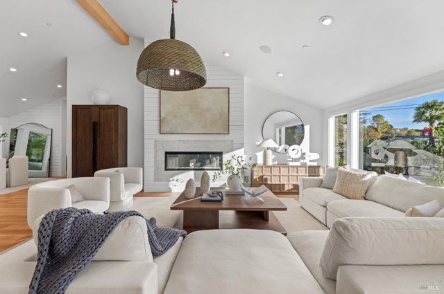 9 Fay Dr, Kentfield, CA 94904