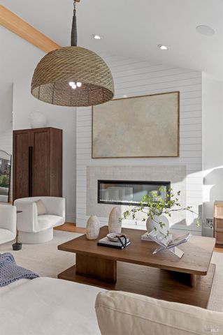 9 Fay Dr, Kentfield, CA 94904