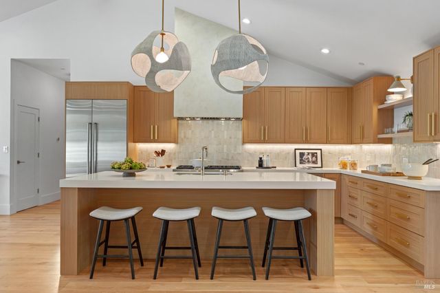 9 Fay Dr, Kentfield, CA 94904