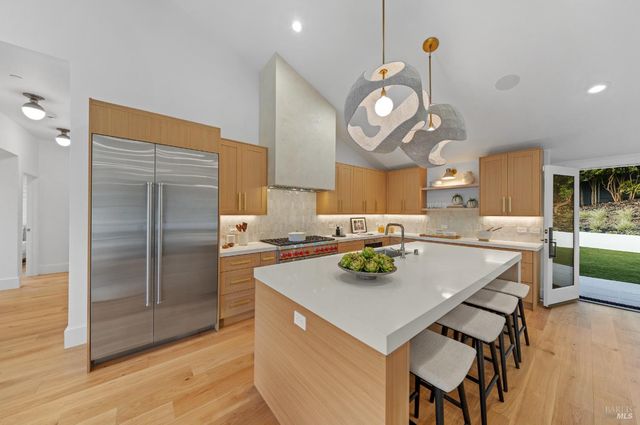 9 Fay Dr, Kentfield, CA 94904