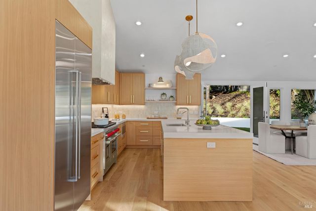 9 Fay Dr, Kentfield, CA 94904