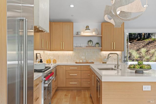 9 Fay Dr, Kentfield, CA 94904