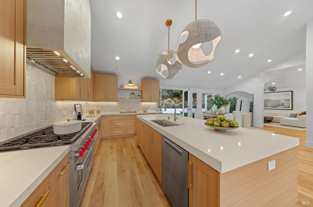 9 Fay Dr, Kentfield, CA 94904