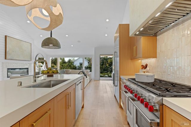 9 Fay Dr, Kentfield, CA 94904