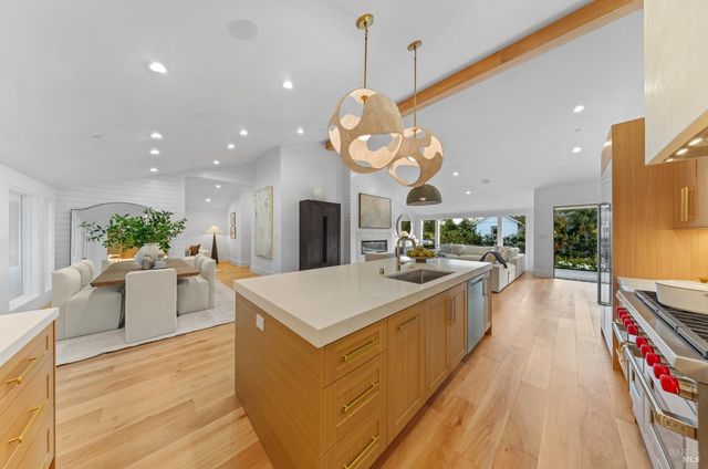 9 Fay Dr, Kentfield, CA 94904