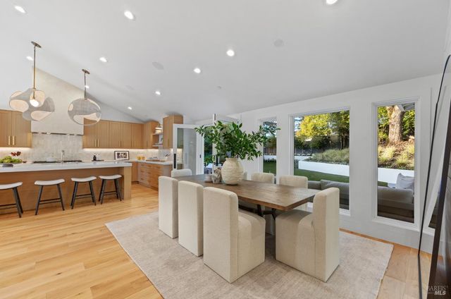 9 Fay Dr, Kentfield, CA 94904