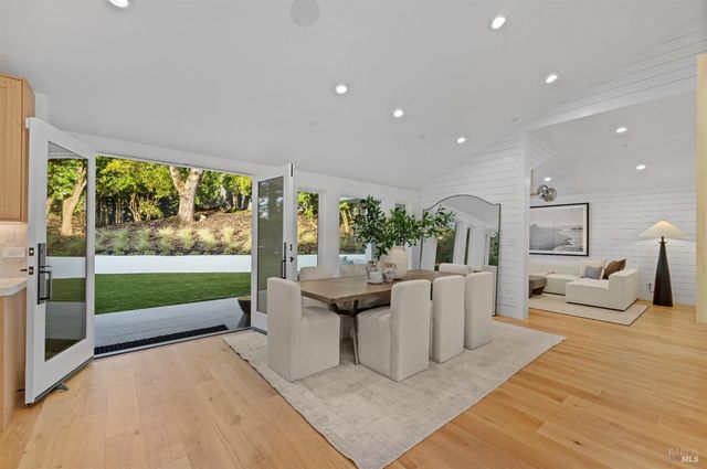 9 Fay Dr, Kentfield, CA 94904