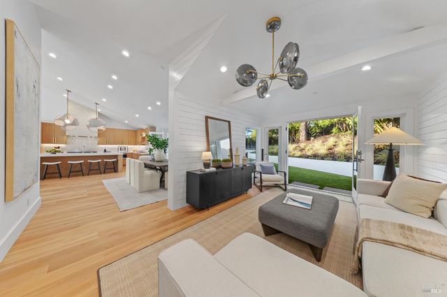 9 Fay Dr, Kentfield, CA 94904