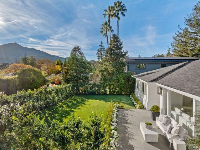 9 Fay Dr, Kentfield, CA 94904