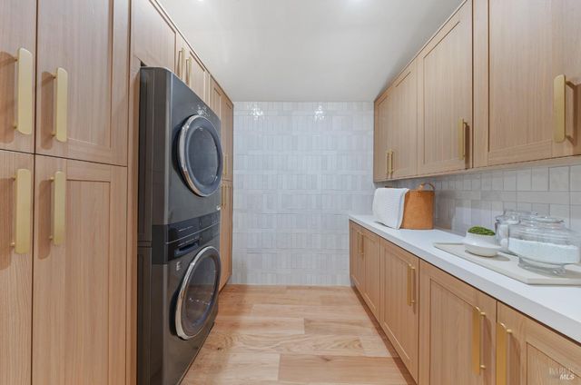 9 Fay Dr, Kentfield, CA 94904