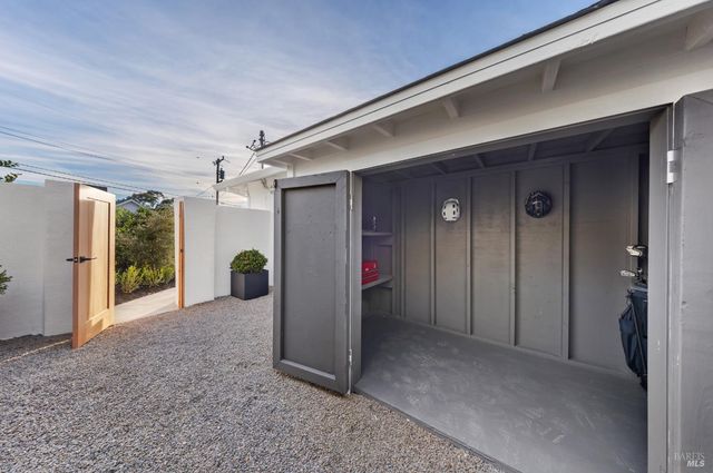 9 Fay Dr, Kentfield, CA 94904