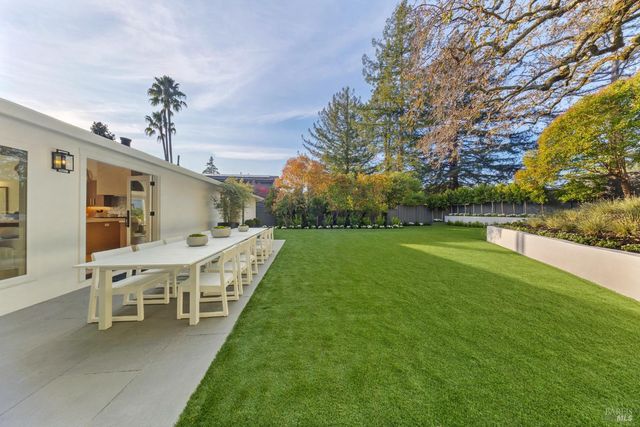 9 Fay Dr, Kentfield, CA 94904