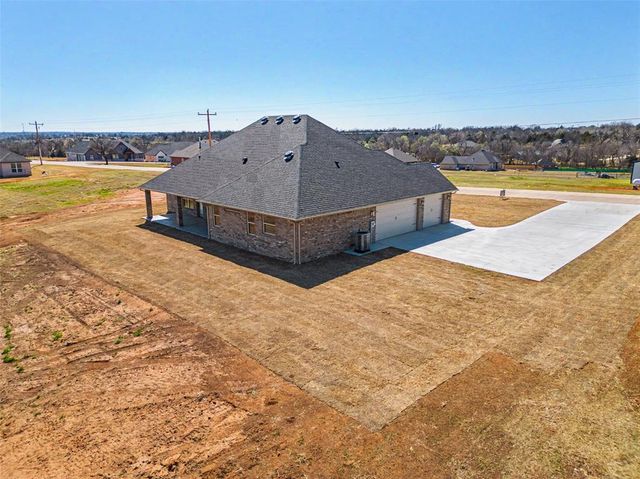 1185 Wolf Creek Drive, Blanchard, OK 73010