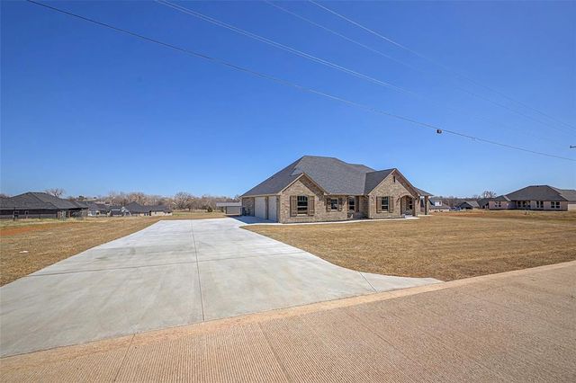 1185 Wolf Creek Drive, Blanchard, OK 73010