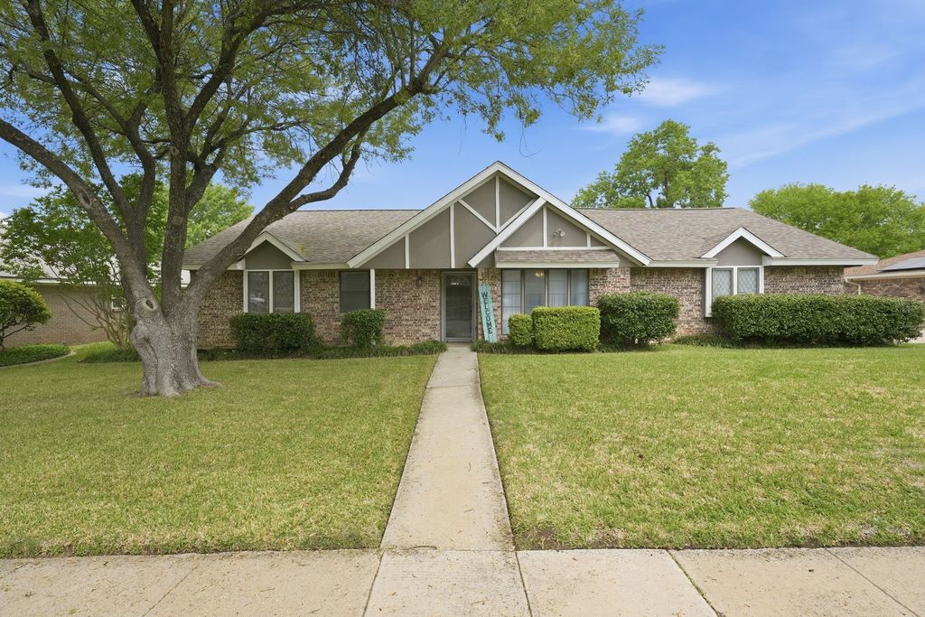 6521 Riviera Drive, North Richland Hills, TX 76180 — exterior