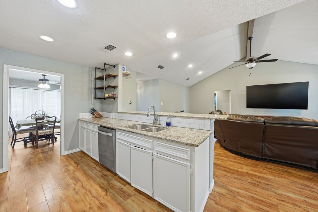 6521 Riviera Drive, North Richland Hills, TX 76180 — photo 3