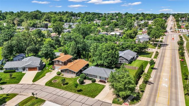 2339 Meadow Lane NE, Cedar Rapids, IA 52402