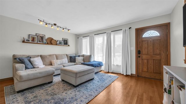 2339 Meadow Lane NE, Cedar Rapids, IA 52402