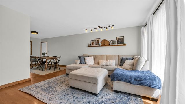 2339 Meadow Lane NE, Cedar Rapids, IA 52402