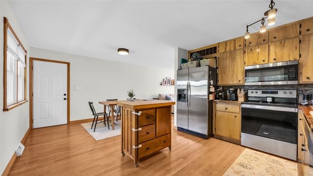 2339 Meadow Lane NE, Cedar Rapids, IA 52402