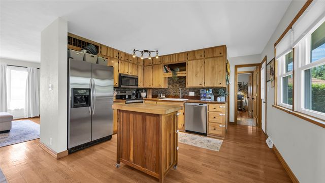 2339 Meadow Lane NE, Cedar Rapids, IA 52402