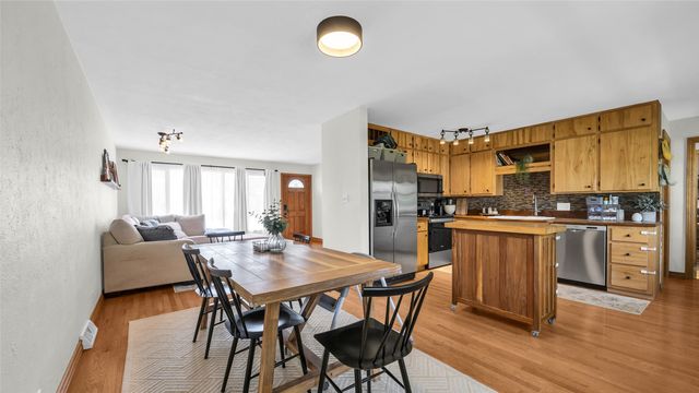 2339 Meadow Lane NE, Cedar Rapids, IA 52402