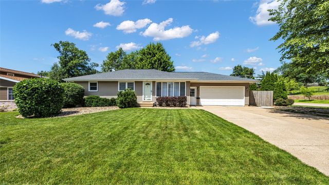 2339 Meadow Lane NE, Cedar Rapids, IA 52402