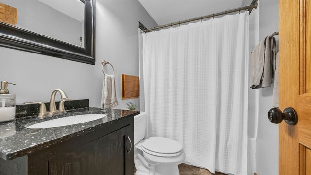 2339 Meadow Lane NE, Cedar Rapids, IA 52402