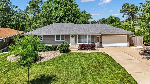 2339 Meadow Lane NE, Cedar Rapids, IA 52402