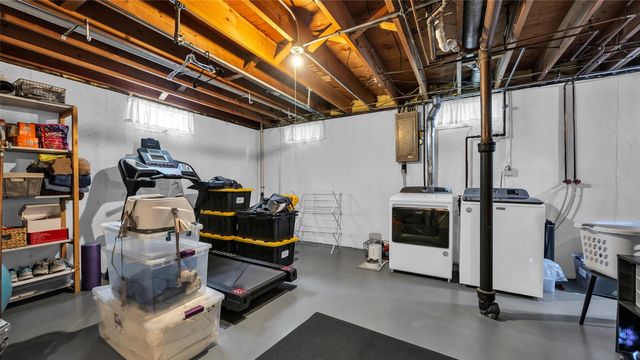 2339 Meadow Lane NE, Cedar Rapids, IA 52402
