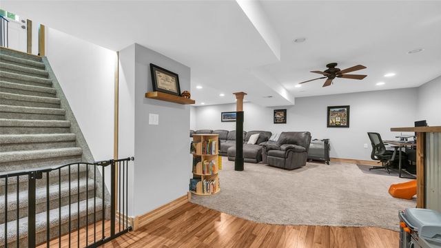 2339 Meadow Lane NE, Cedar Rapids, IA 52402